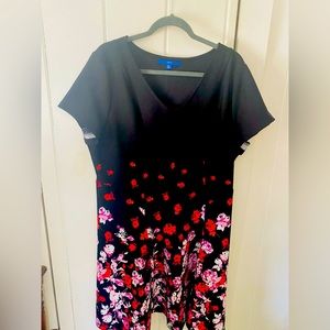 Fit and flare slip on dress. Black with red & white flowers size XL